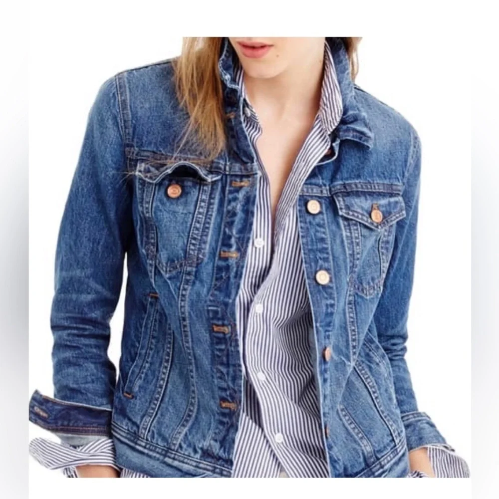 JCrew blue denim jean jacket with button-up front and pockets XS vintage spring